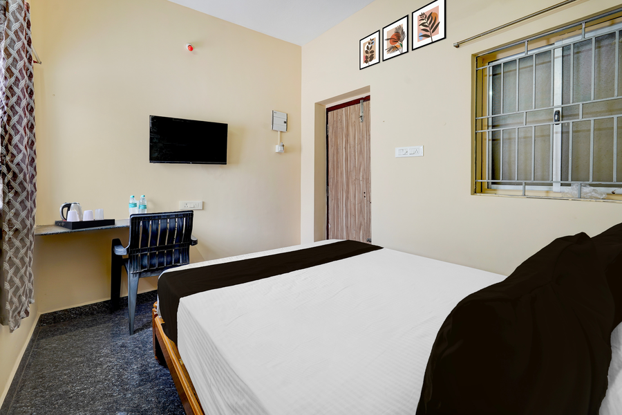 super hotel o karanodai formerly sri vari rooms