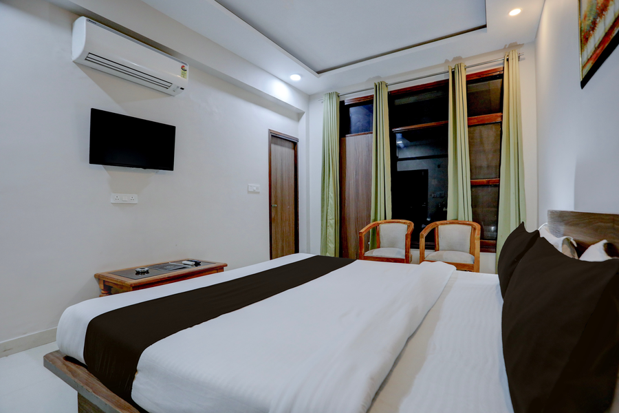 oyo townhouse gomti nagar sector 1 formerly the gahmar inn