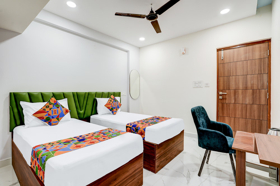 fabhotel leon square