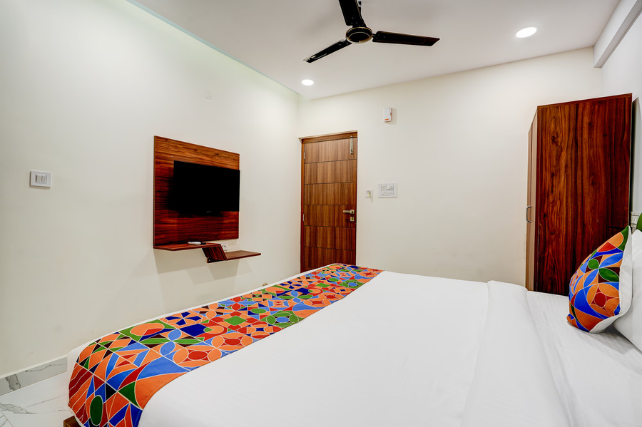 fabhotel leon square