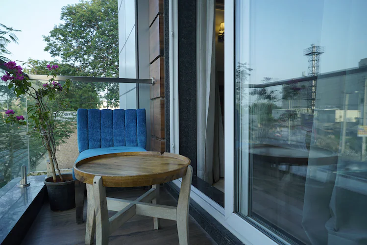 mantra the divine hotel