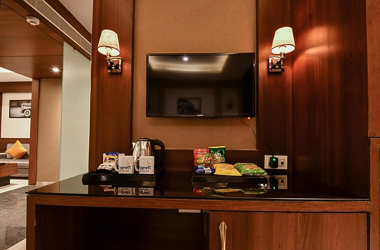 mantra the divine hotel