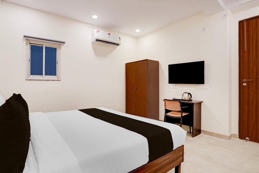 super townhouse preet vihar metro station