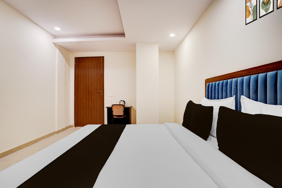 super townhouse preet vihar metro station