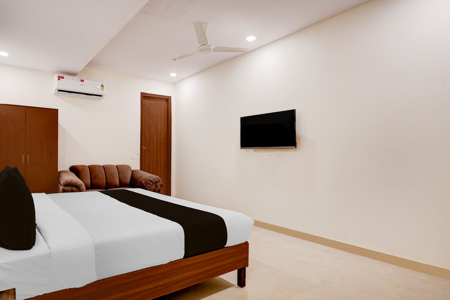 super townhouse preet vihar metro station