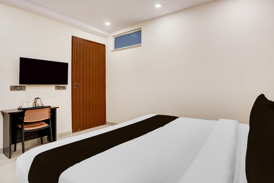 super townhouse preet vihar metro station