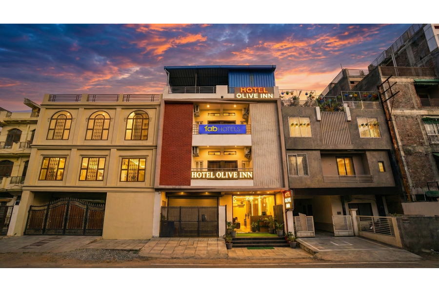 Fabhotel Olive Inn,201-Fb Scheme Number 94, Ring Road Wold Cup Square Pipliyahana Square, Near Papa Beakr,3 star