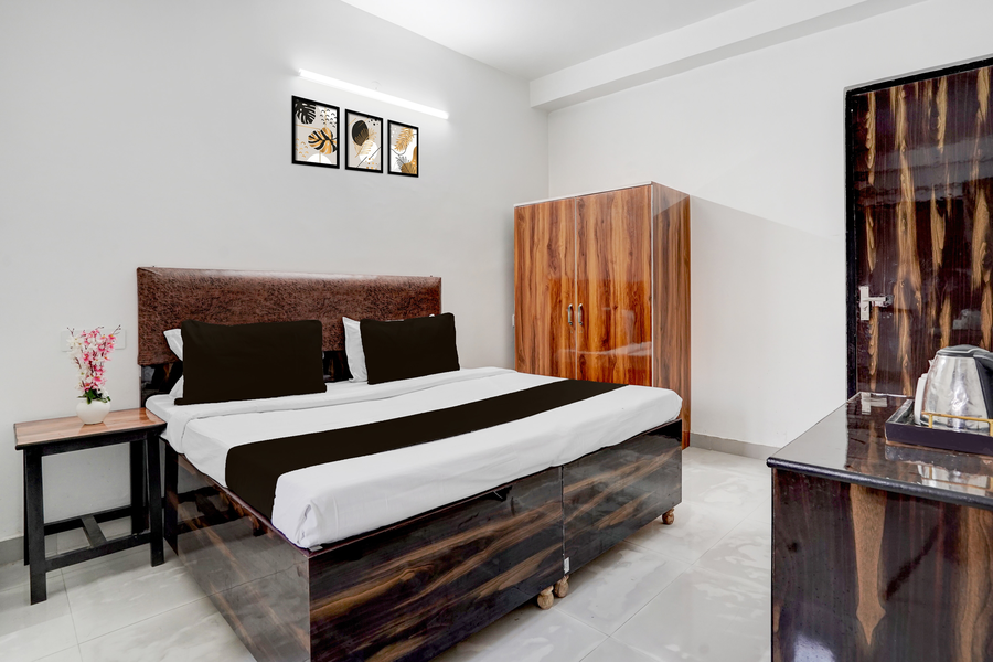 collection o sector 7 rohini formerly giriraj residency