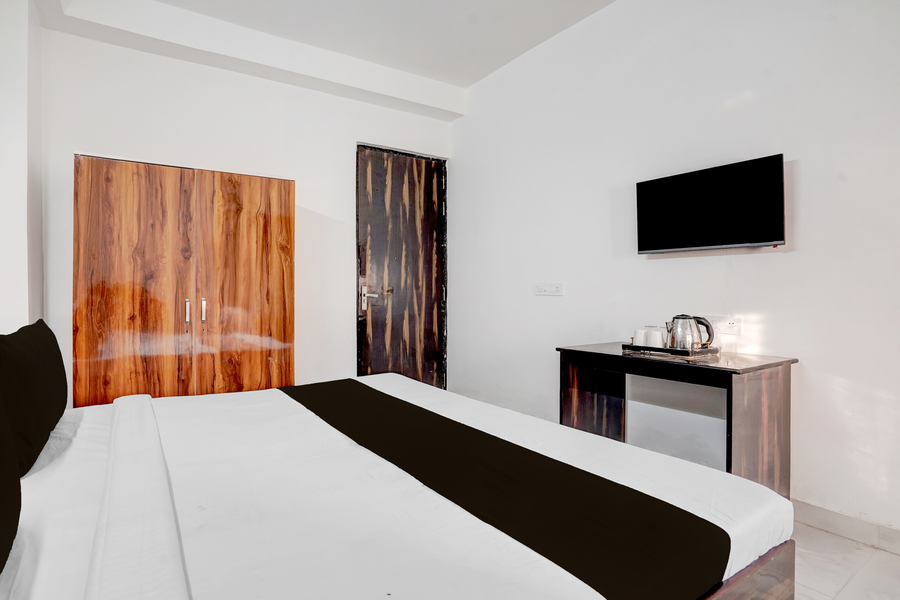 collection o sector 7 rohini formerly giriraj residency