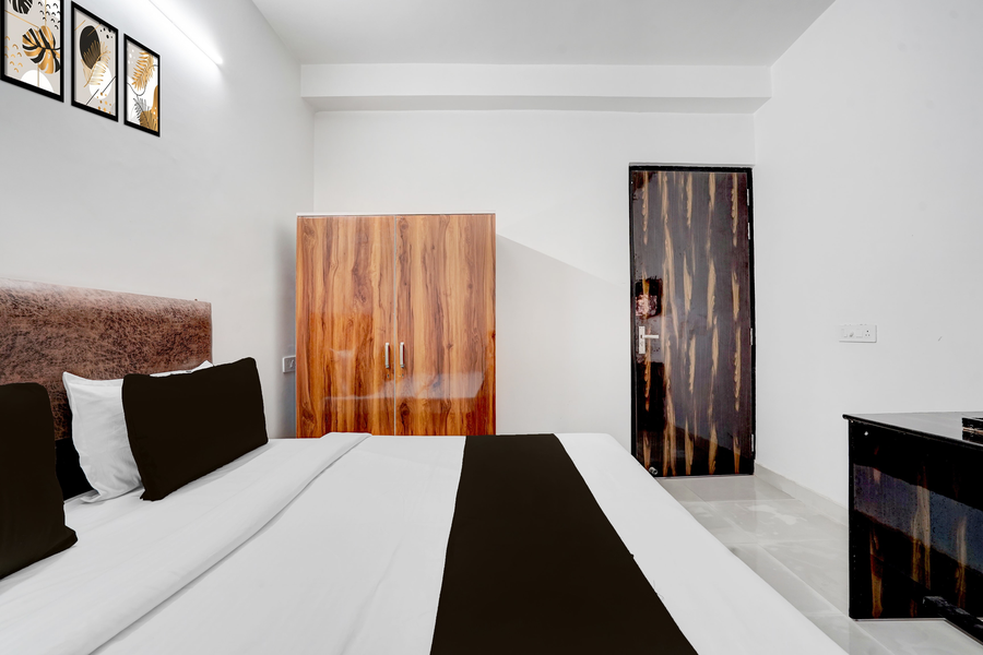 collection o sector 7 rohini formerly giriraj residency