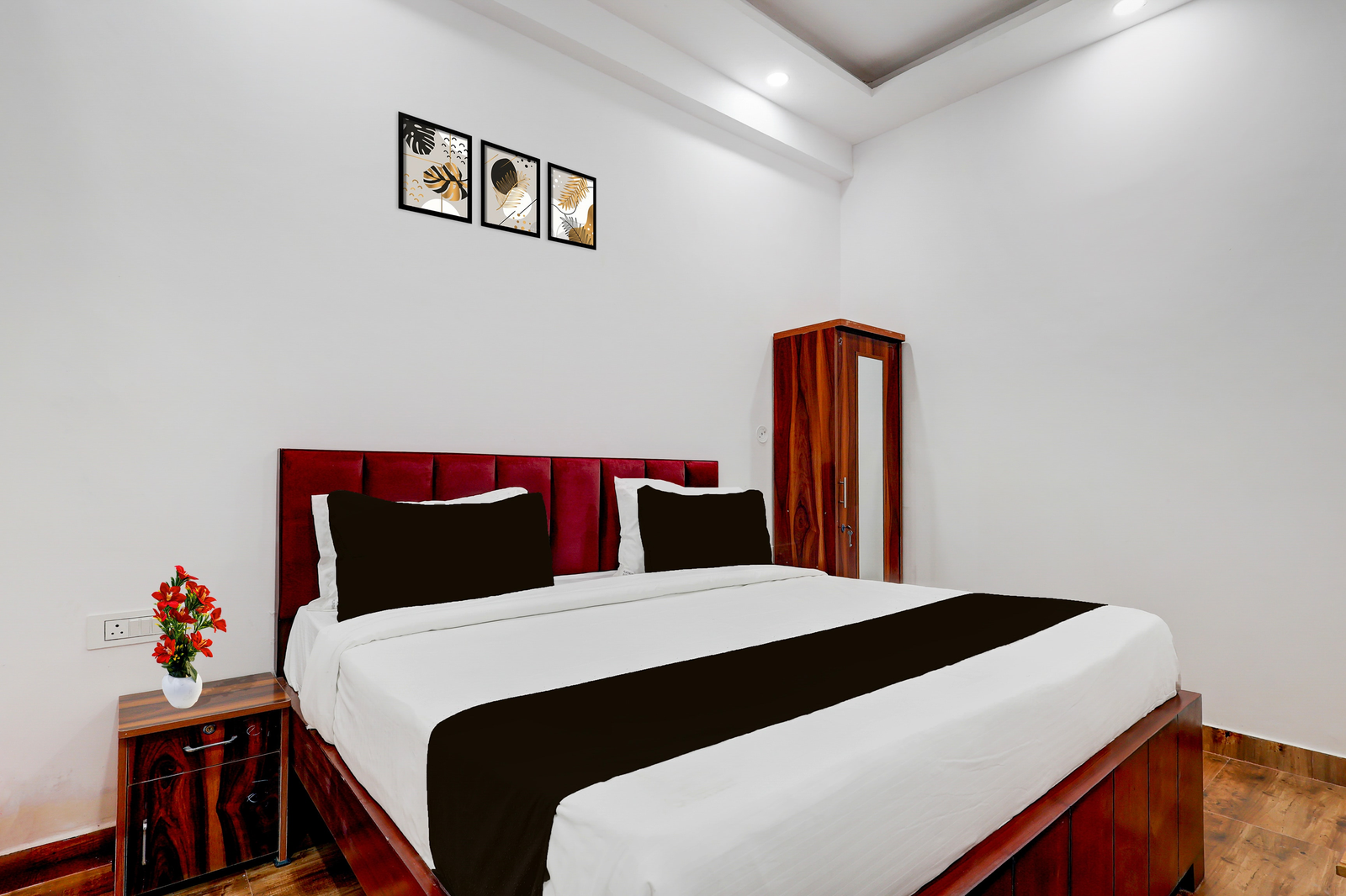 super townhouse jhilmil metro station formerly legacy residency