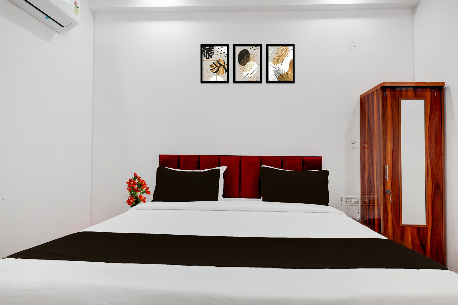 super townhouse jhilmil metro station formerly legacy residency