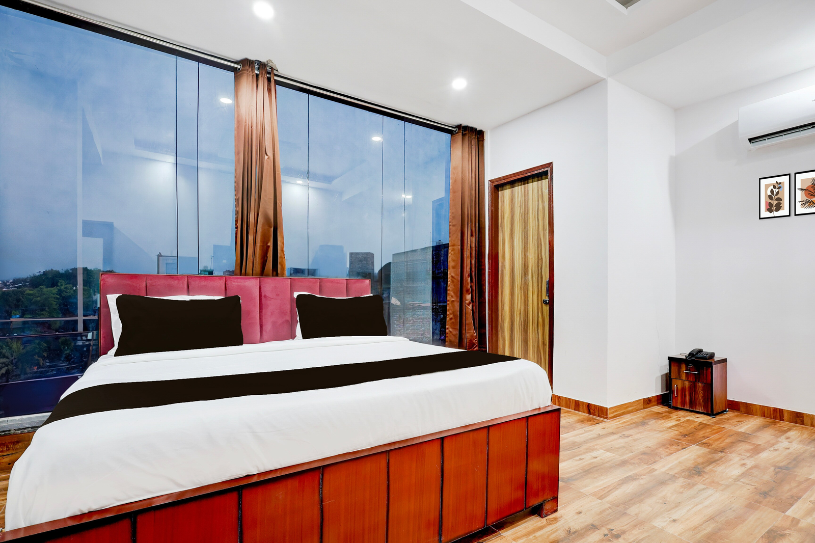 super townhouse jhilmil metro station formerly legacy residency