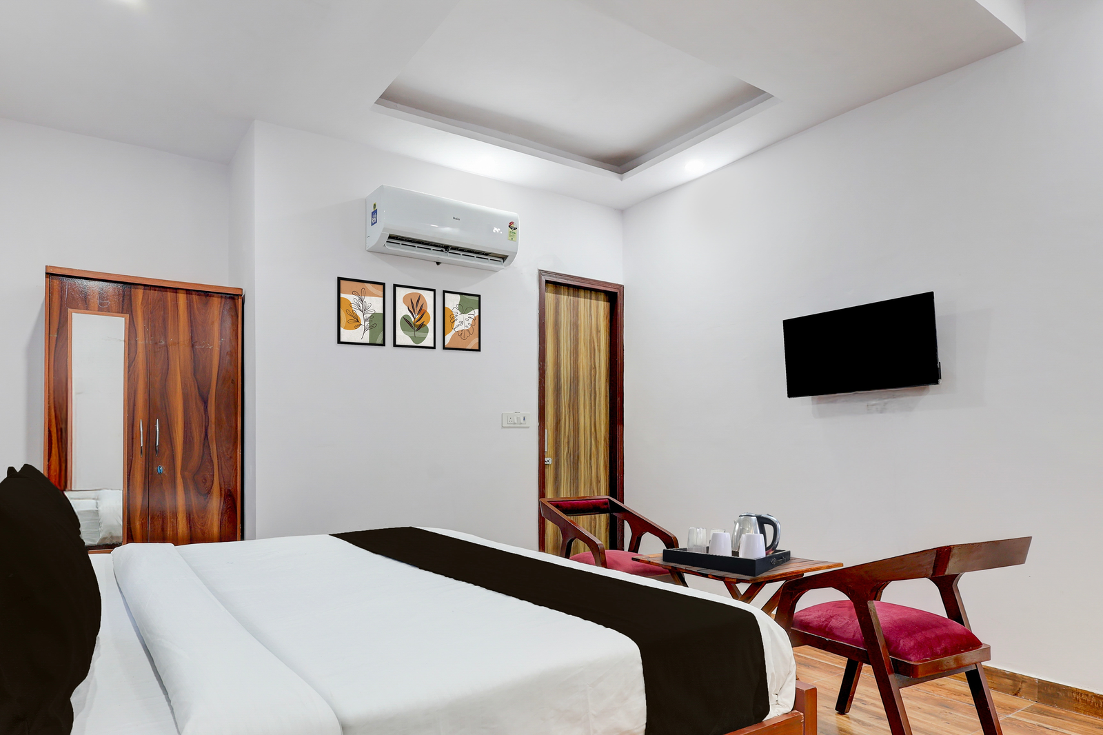 super townhouse jhilmil metro station formerly legacy residency