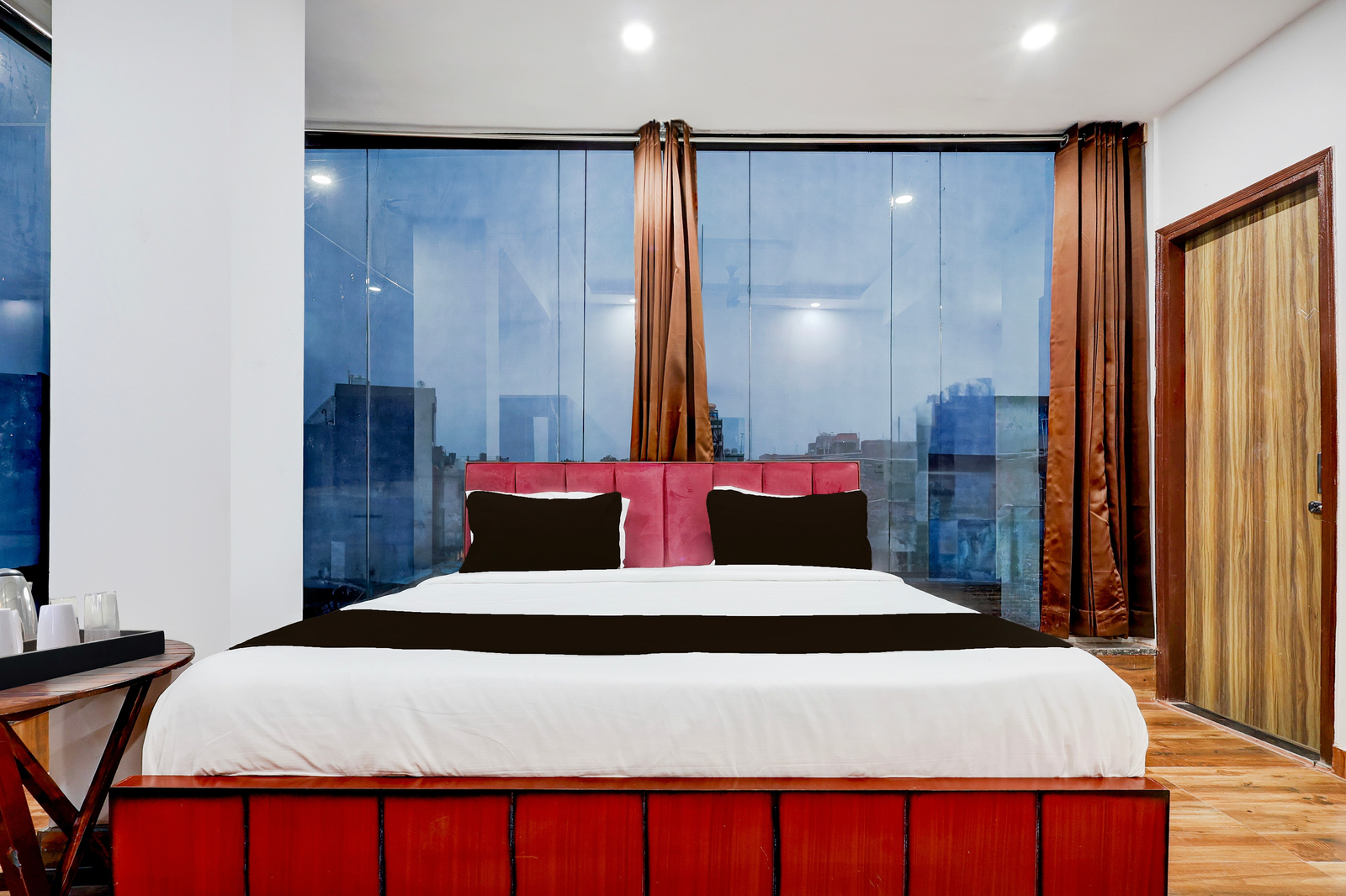 super townhouse jhilmil metro station formerly legacy residency