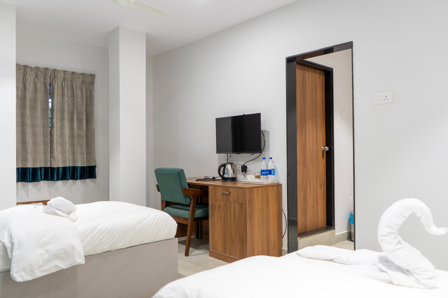 Hitech Delite - Stay And Dine Hotel,,3 star