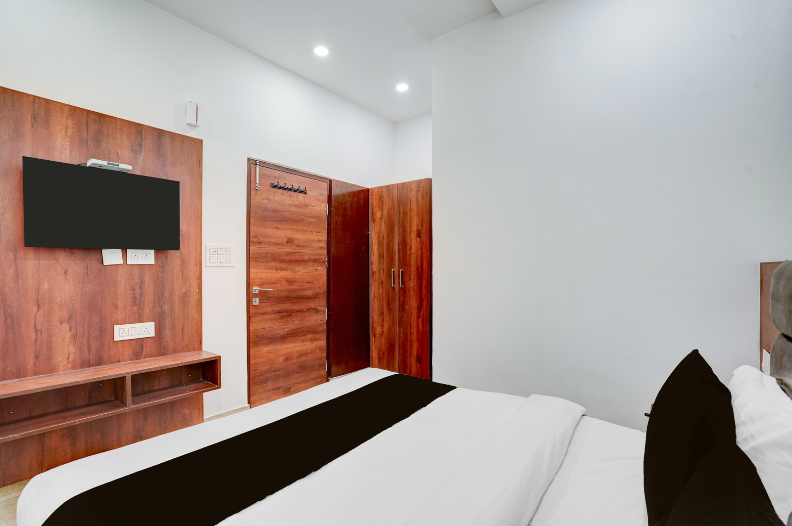 super collection o zirakpur bus terminal