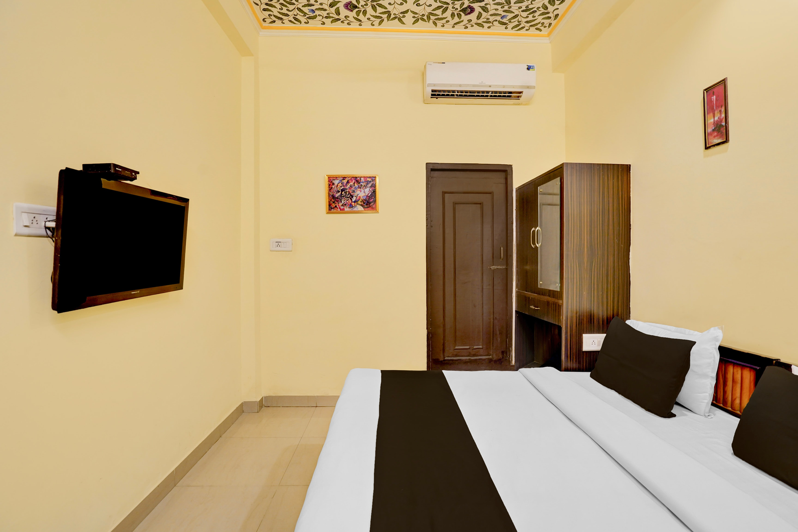 collection o rajiv gandhi museum ranthambore formerly hotel haveli