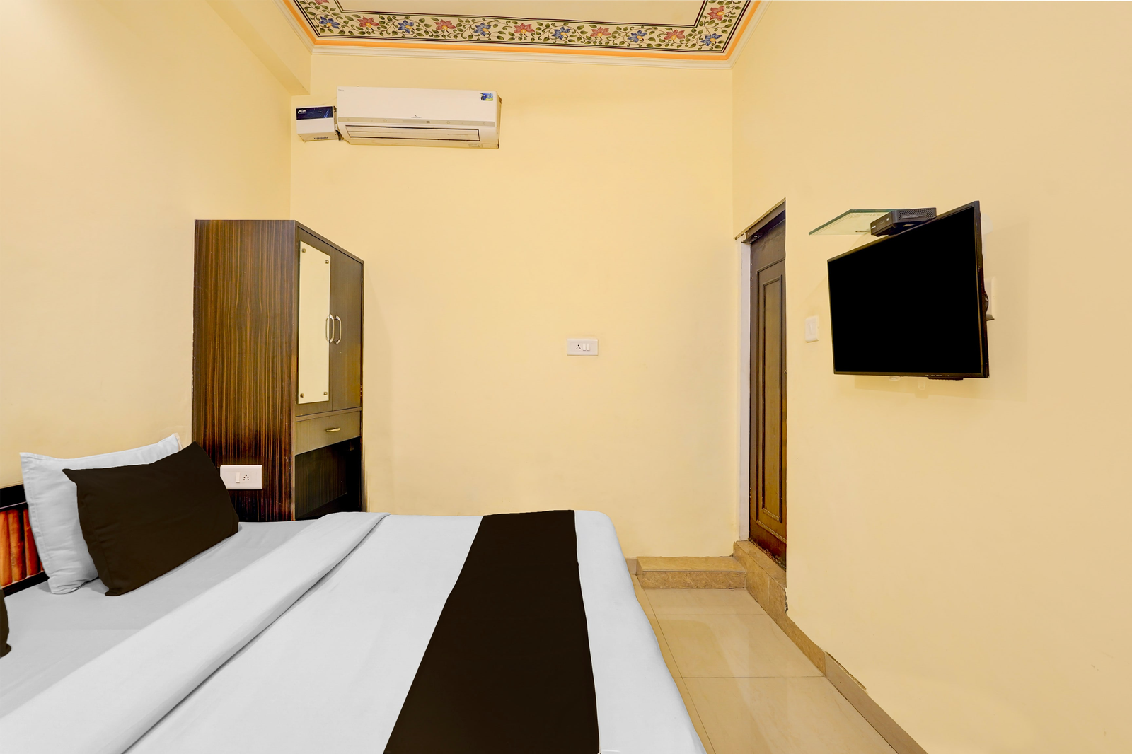 collection o rajiv gandhi museum ranthambore formerly hotel haveli