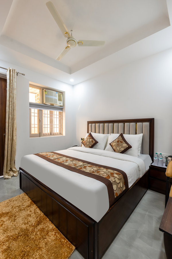 hotel park tree i sec 63a i noida
