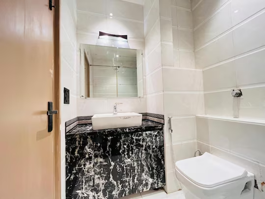 hotel ip swarn near anand vihar vaishali