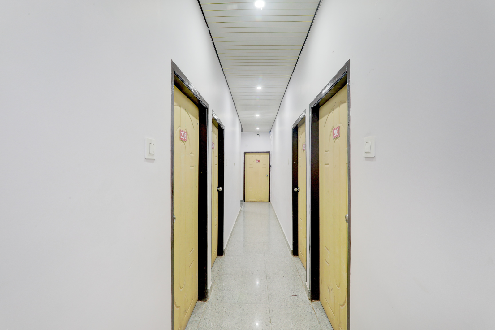 hotel o shri buddheshwar temple lucknow