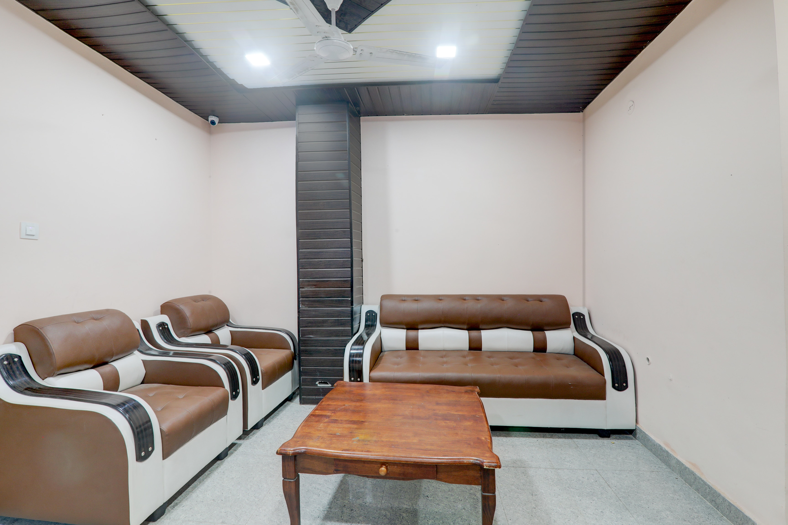 hotel o shri buddheshwar temple lucknow