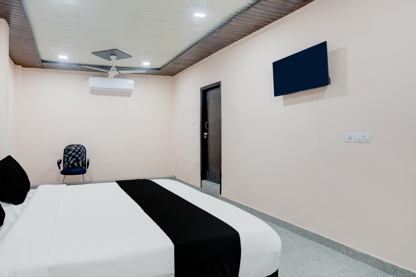 hotel o shri buddheshwar temple lucknow