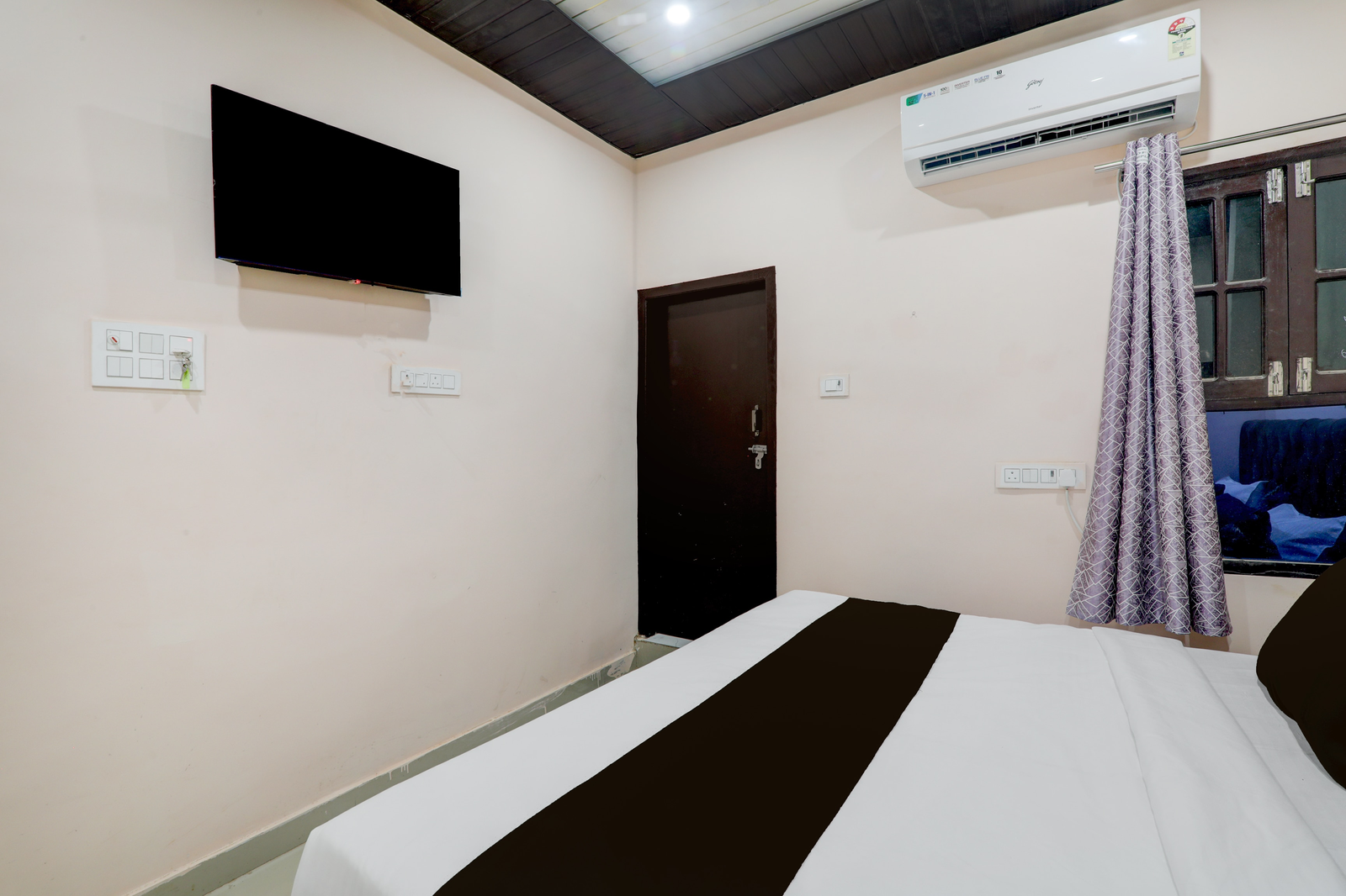 hotel o shri buddheshwar temple lucknow