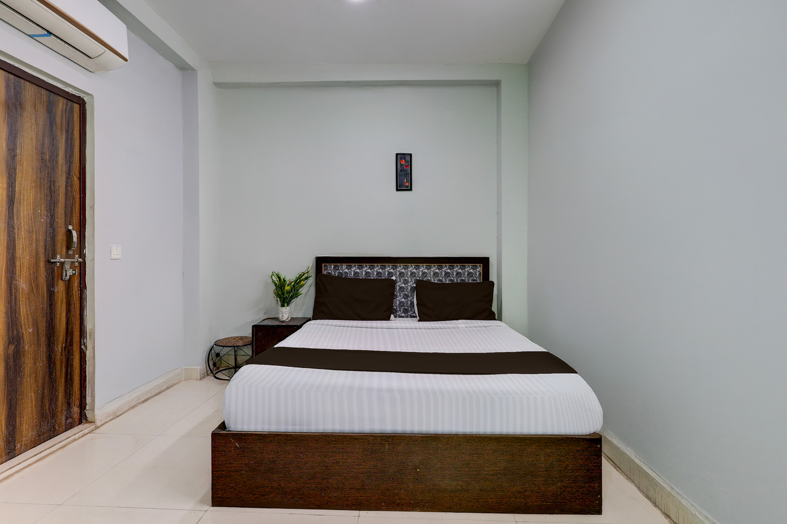 super hotel o dadri main road greater noida