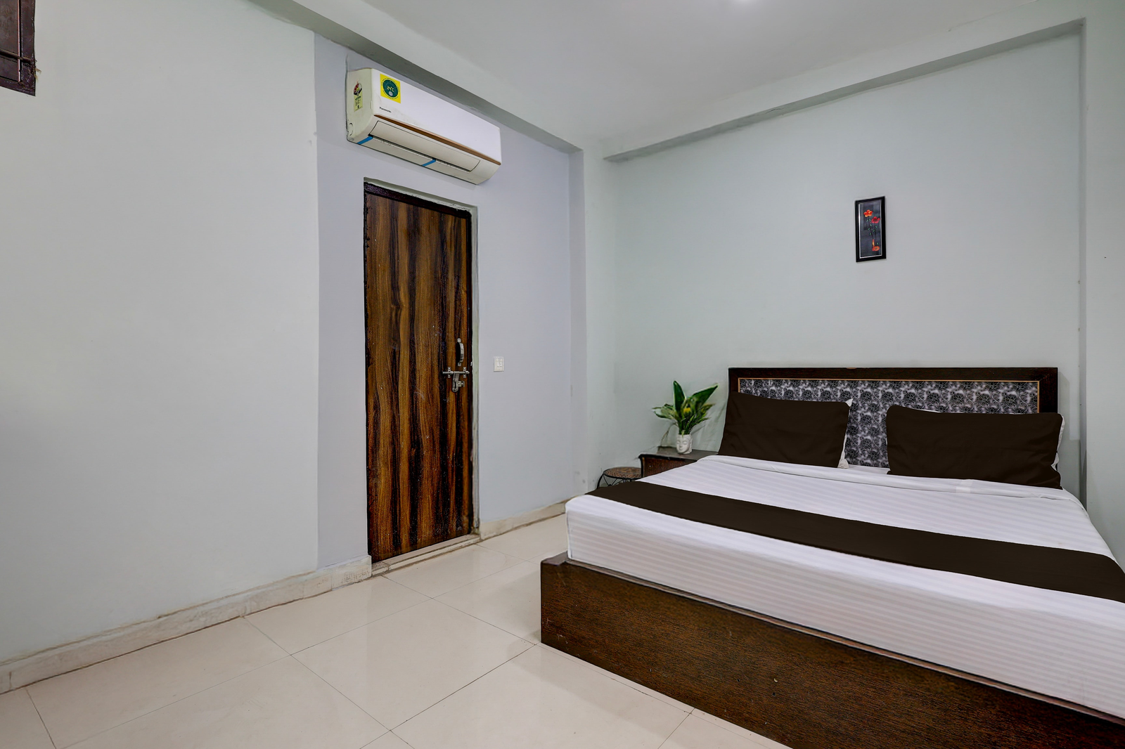 super hotel o dadri main road greater noida