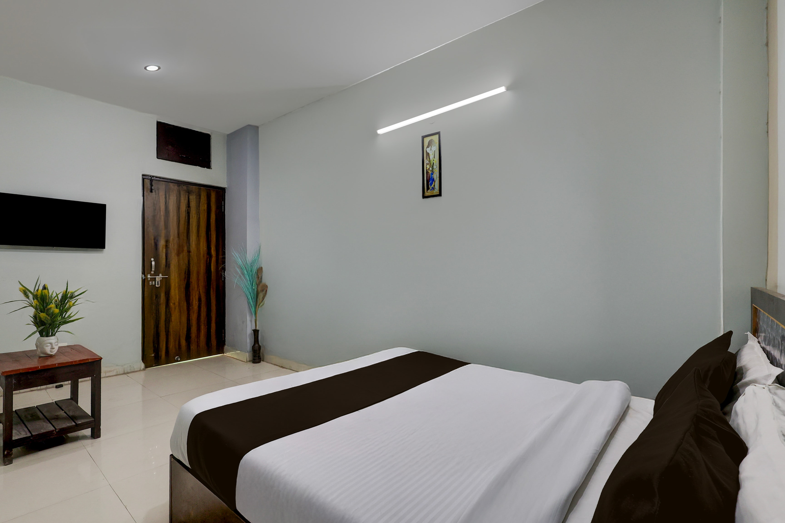 super hotel o dadri main road greater noida