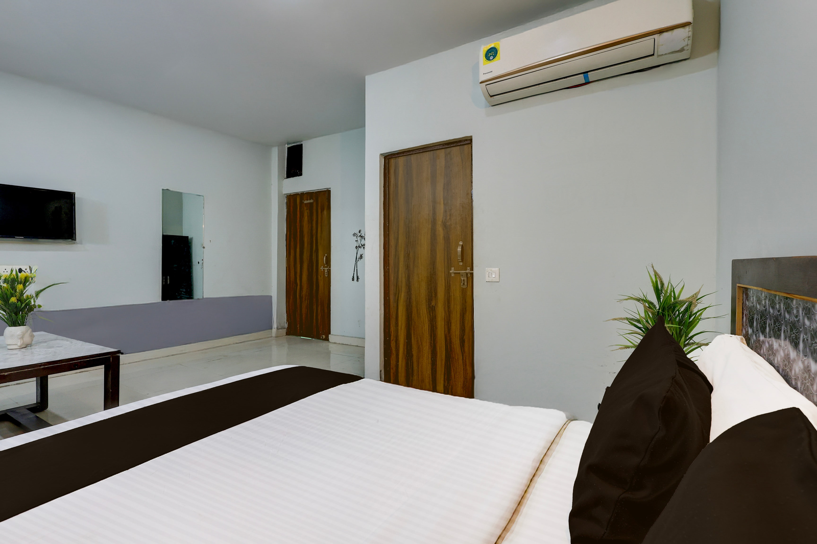 super hotel o dadri main road greater noida