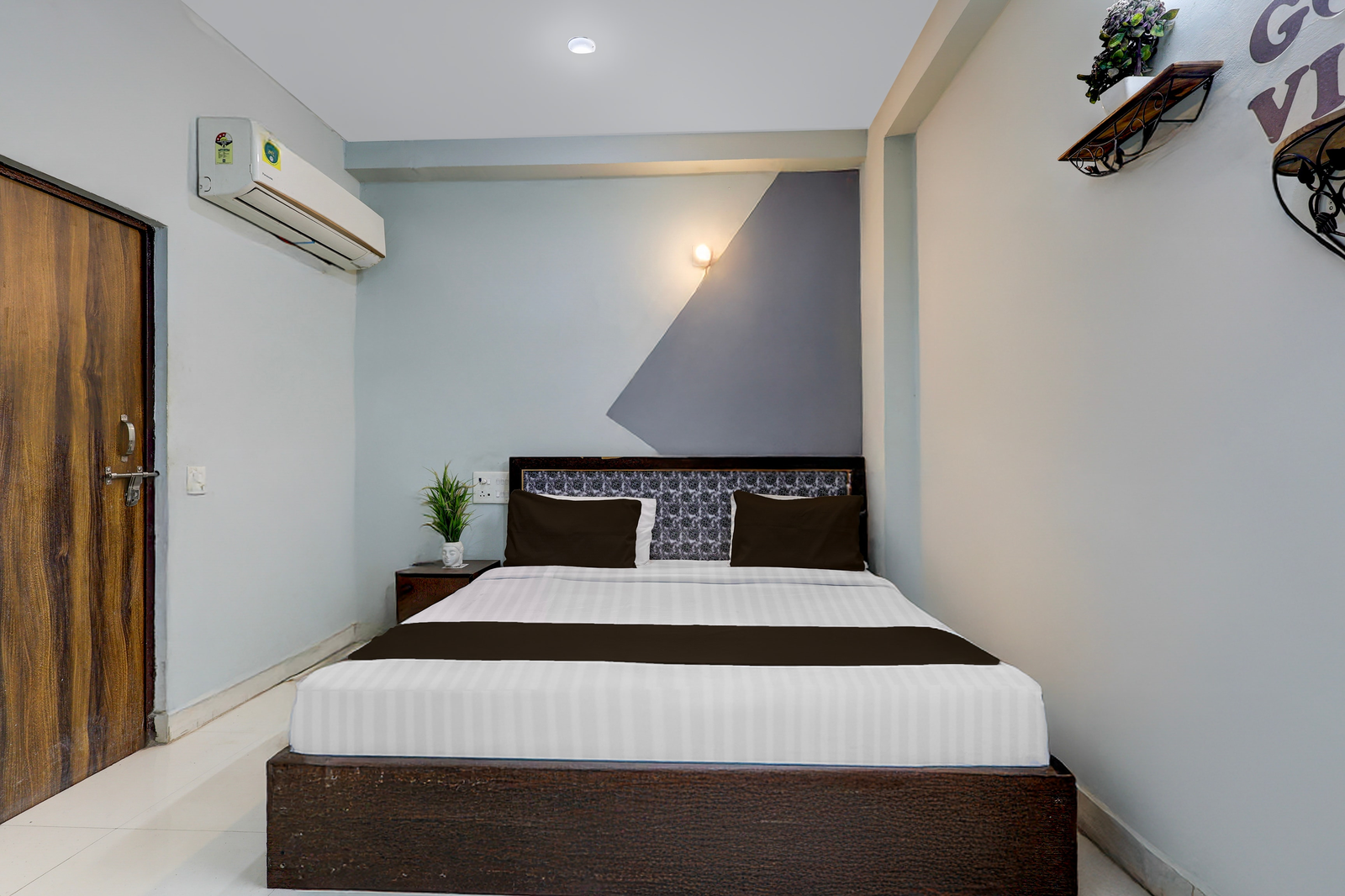 super hotel o dadri main road greater noida