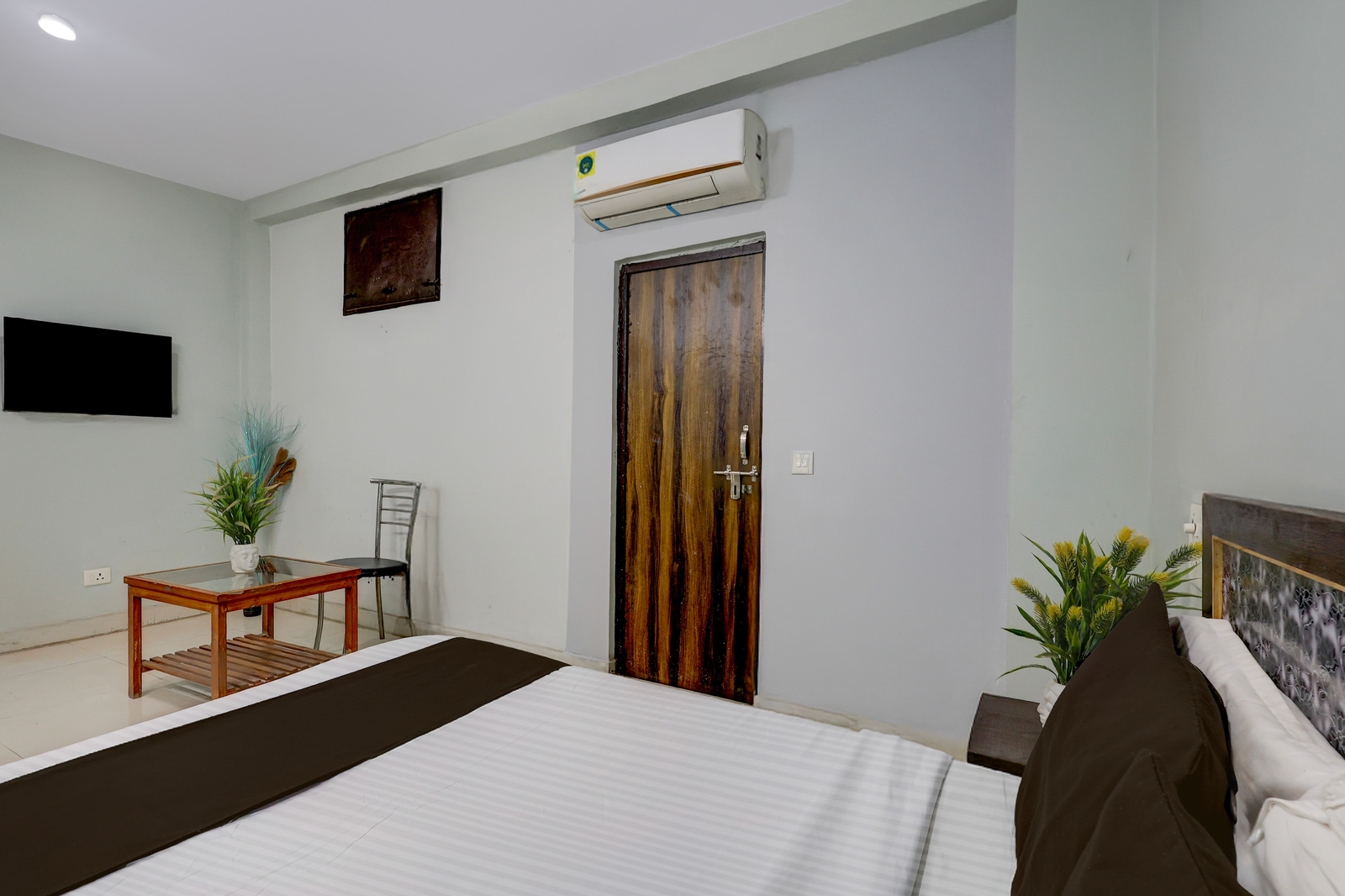 super hotel o dadri main road greater noida