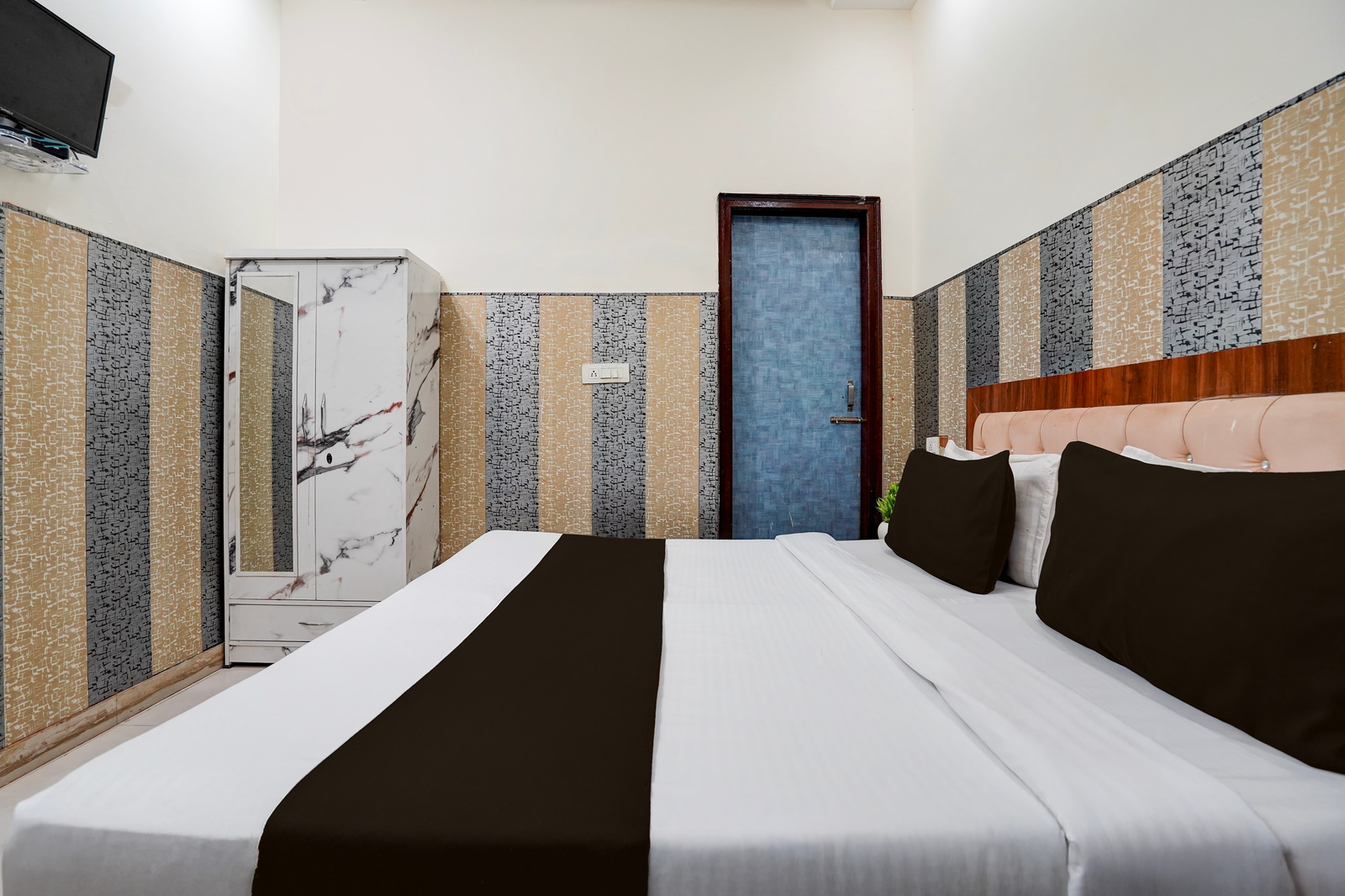 hotel o dadri railway station formerly cross town