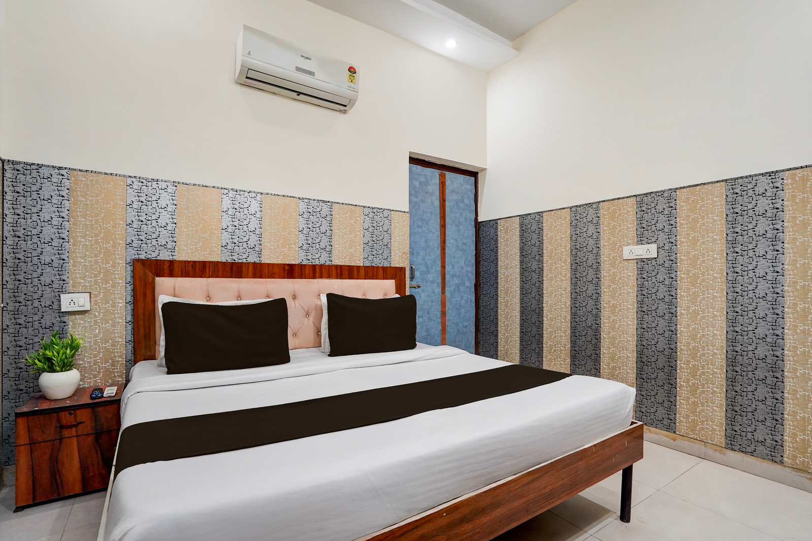 hotel o dadri railway station formerly cross town