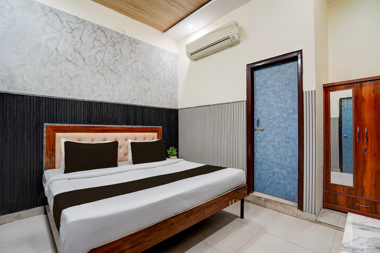 hotel o dadri railway station formerly cross town