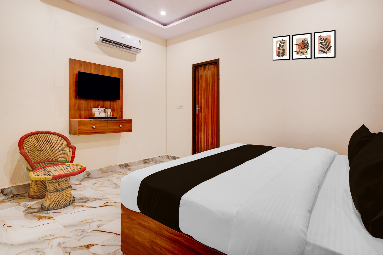 collection o radha krishna temple vrindavan formerly shri hari seva sadan