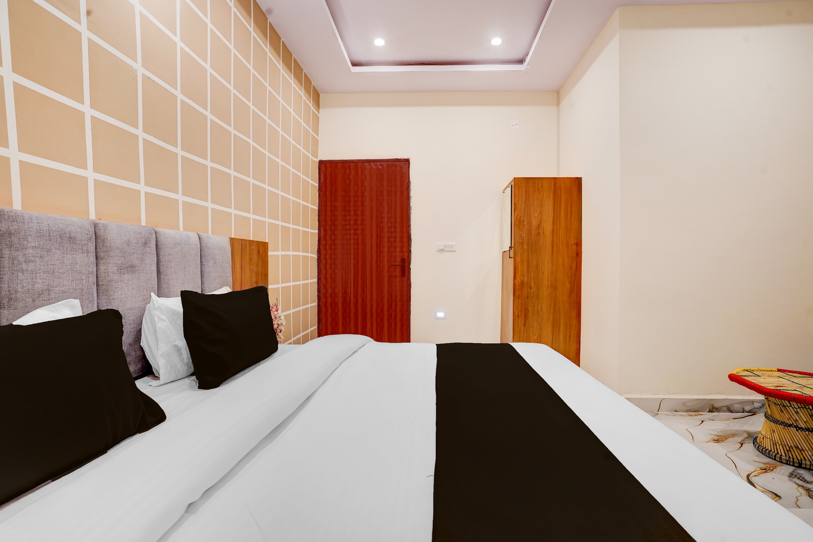 collection o radha krishna temple vrindavan formerly shri hari seva sadan