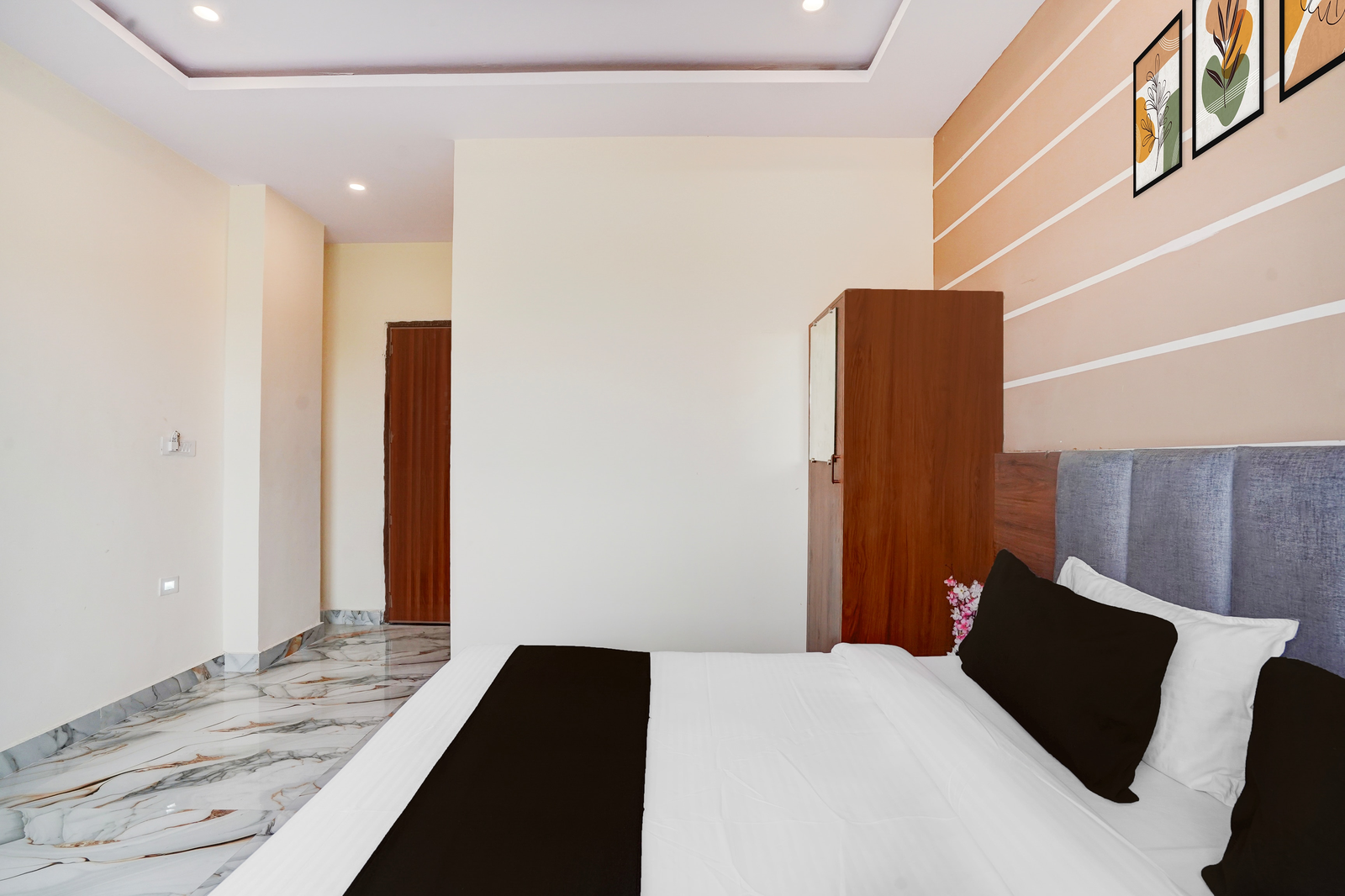 collection o radha krishna temple vrindavan formerly shri hari seva sadan