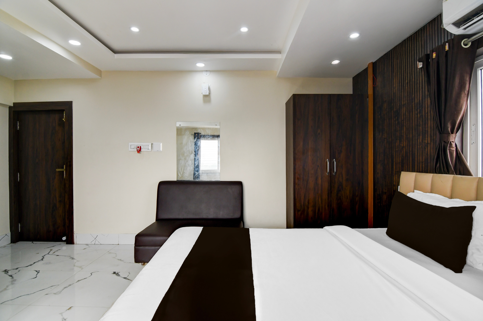 super hotel o barasat government college formerly mivaan comfort