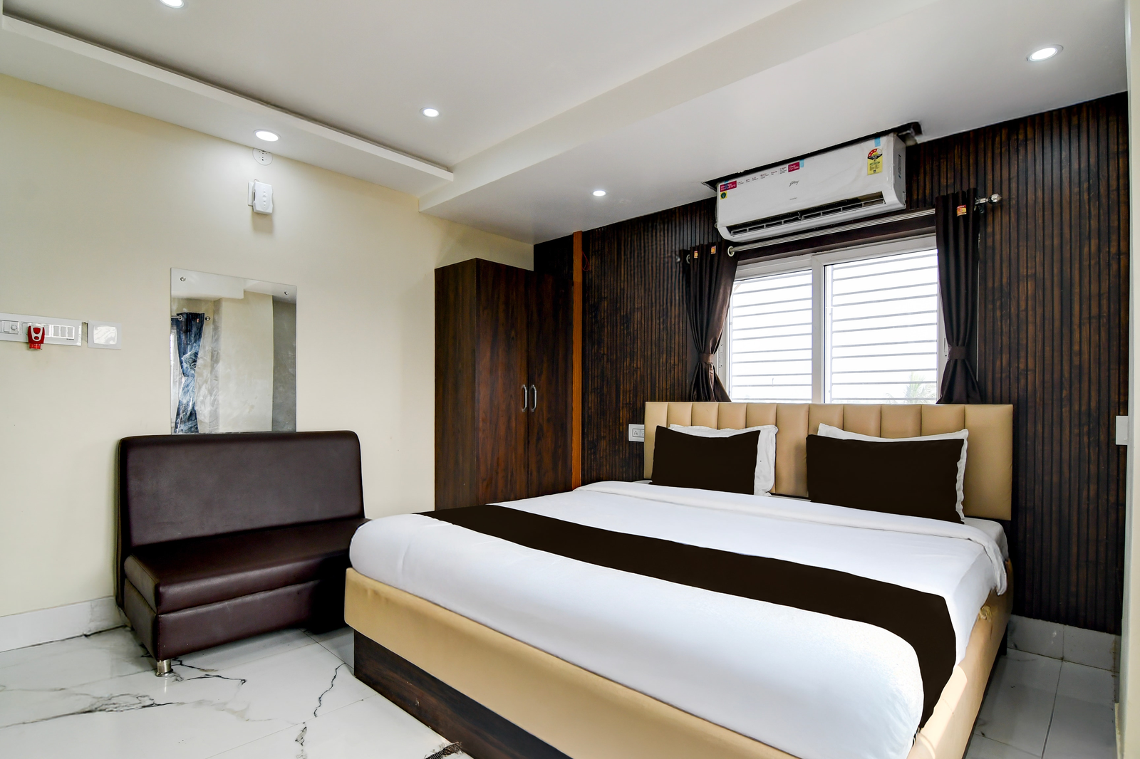 super hotel o barasat government college formerly mivaan comfort