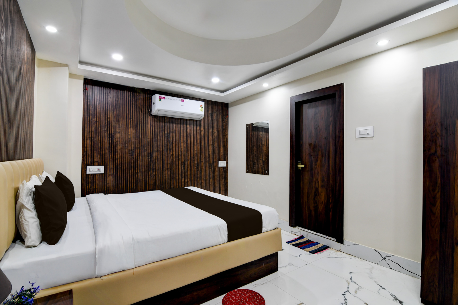 super hotel o barasat government college formerly mivaan comfort