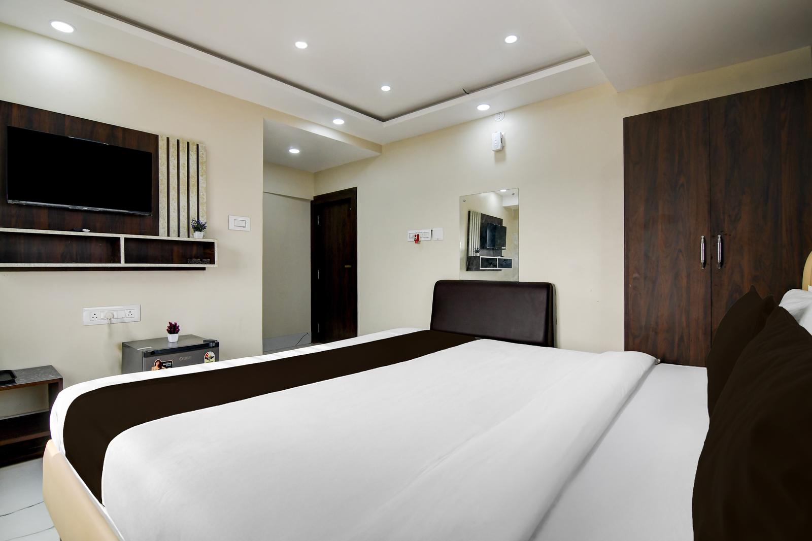 super hotel o barasat government college formerly mivaan comfort