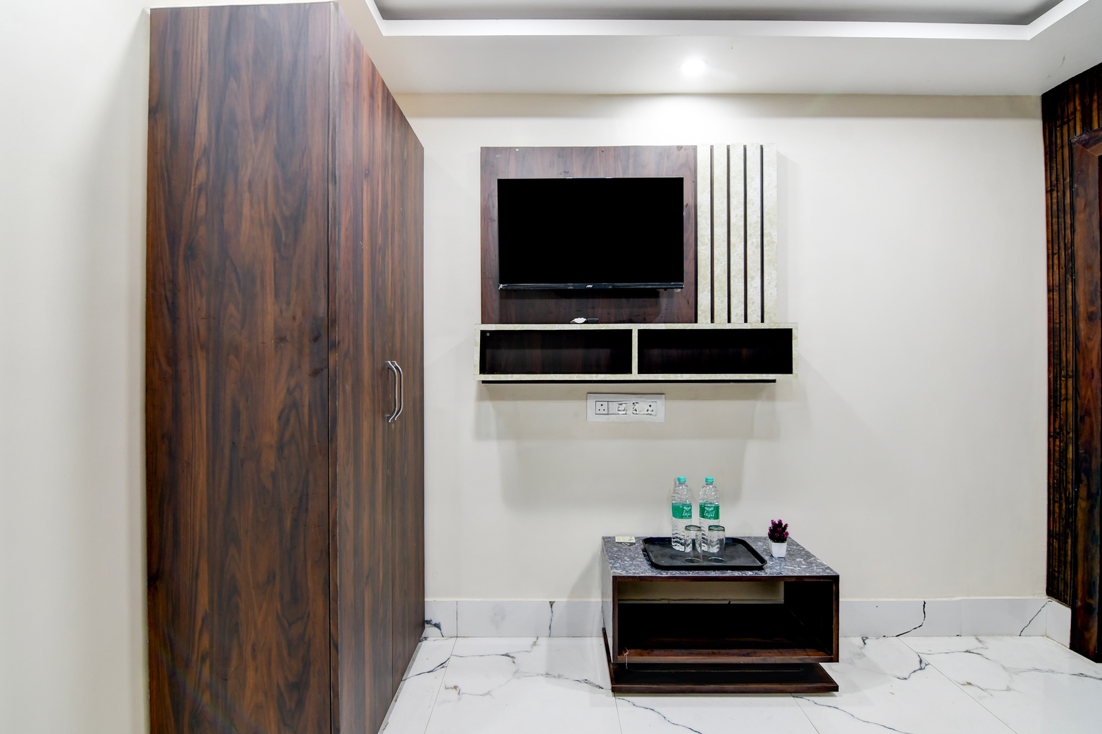 super hotel o barasat government college formerly mivaan comfort