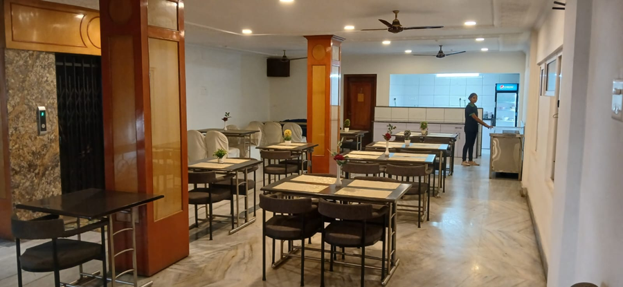 Hotel Edge Inn,Devendra Nagar,3 star
