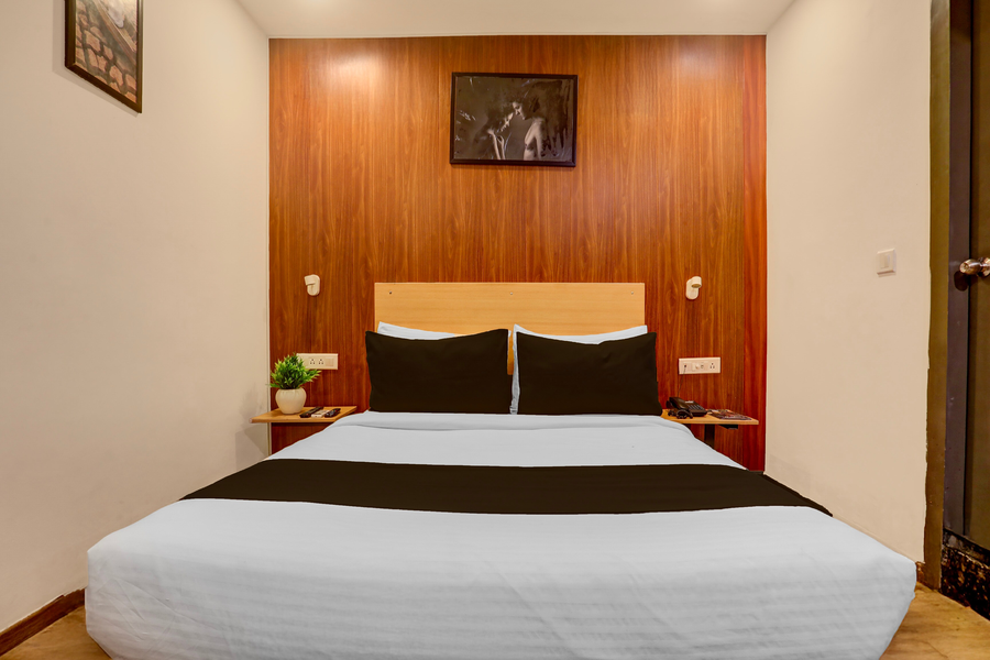 super townhouse mumfordganj fountain crossing formerly aps inn