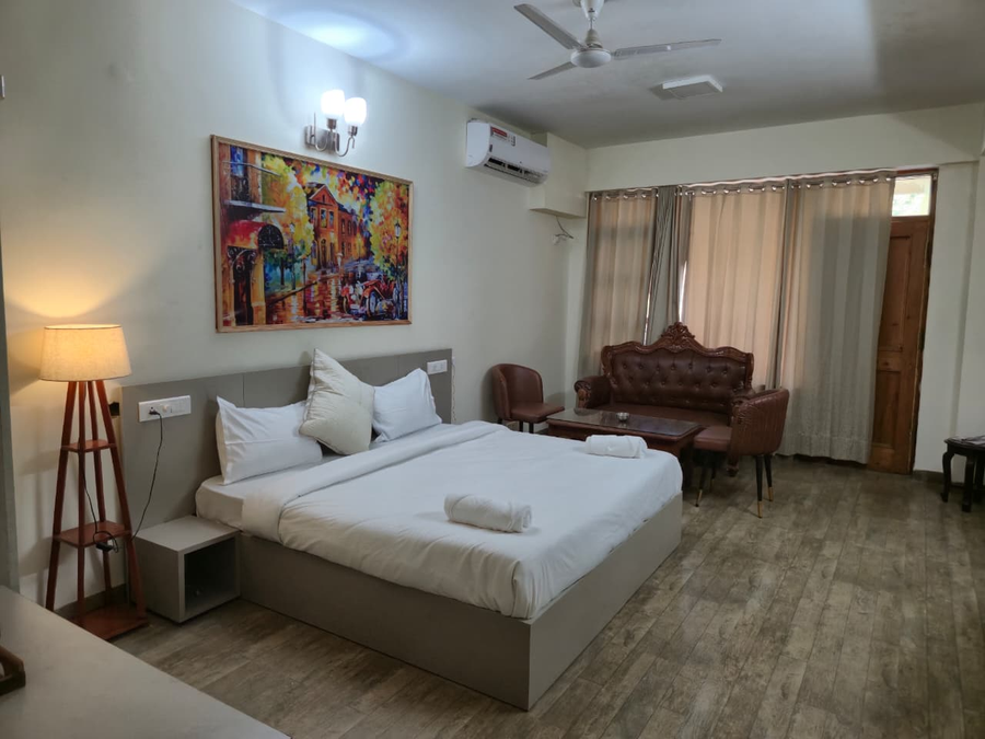 lords studio inn mandi