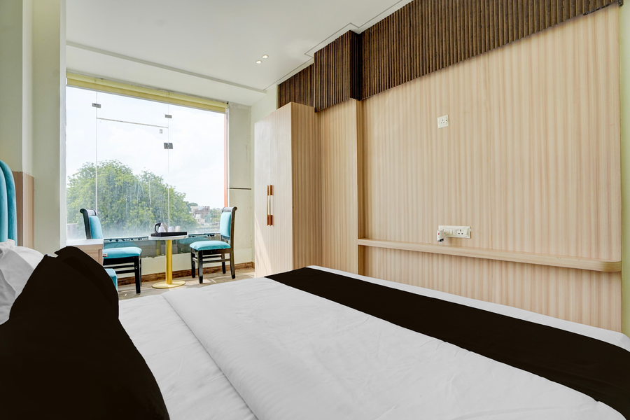 oyo townhouse oak prayagraj allahabad university railway junction formerly ballians